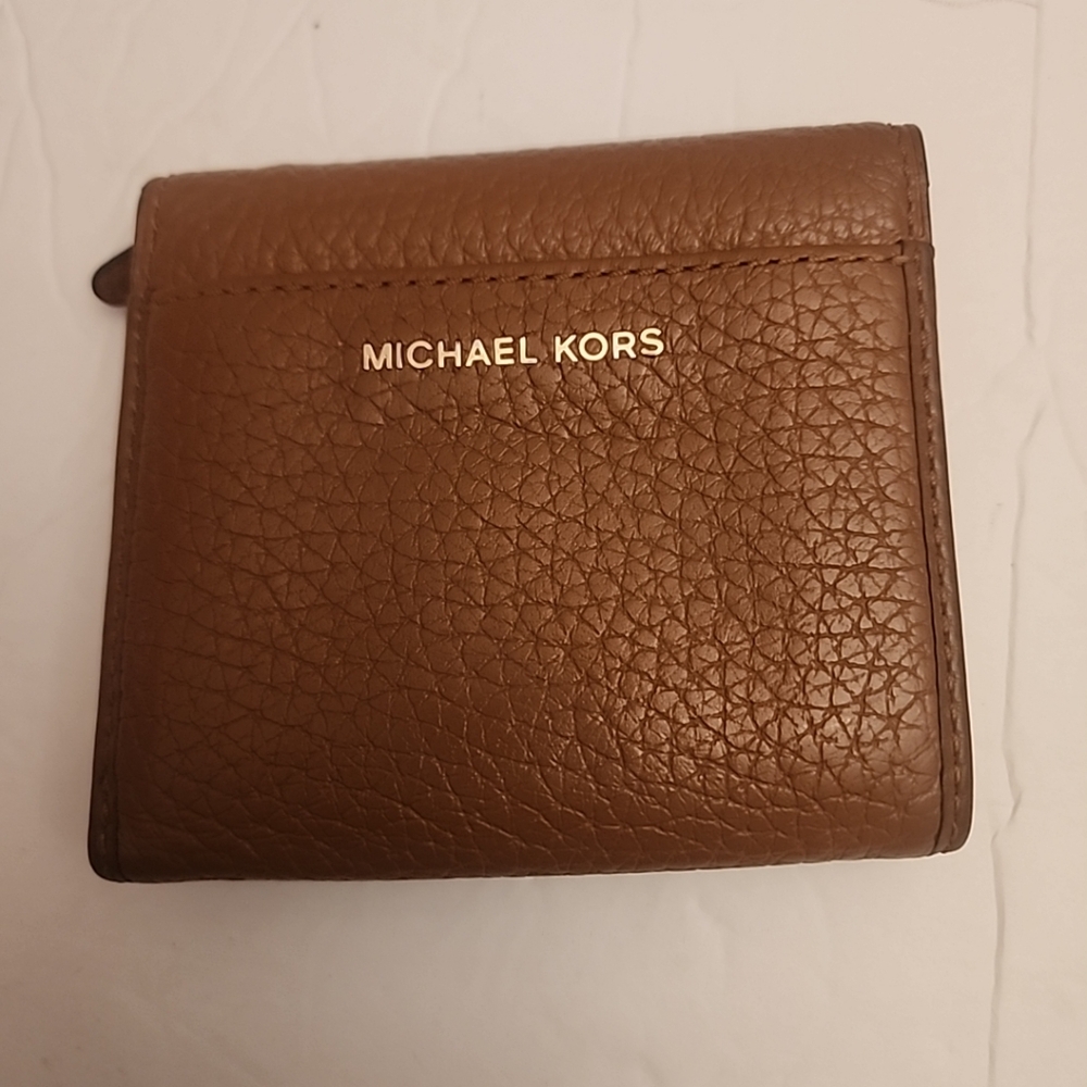 Michael Kors Cooper Wallet - Picture 3 of 7